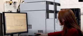 Zapraszamy do obejrzenia filmu zrealizowanego podczas naszej wizyty w jednym z Zespołów Wydziału Chemii Uniwersytetu Wrocławskiego.